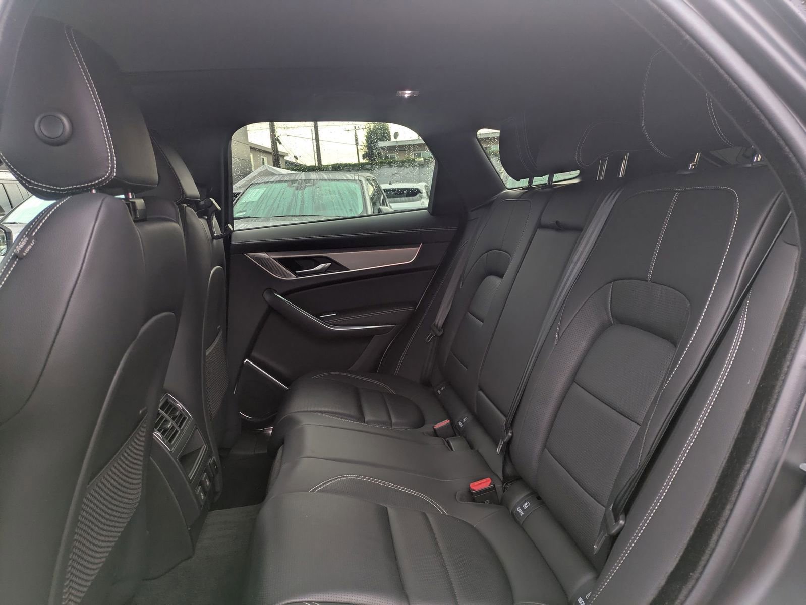 Used 2024 Jaguar F-PACE R-Dynamic S image 18