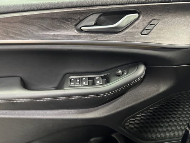 Used 2024 Jeep Grand Cherokee Limited w/ Black Appearance Package image 25