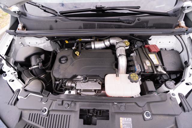 Used 2022 Chevrolet Trax LS w/ Tint and Cruise Package image 10