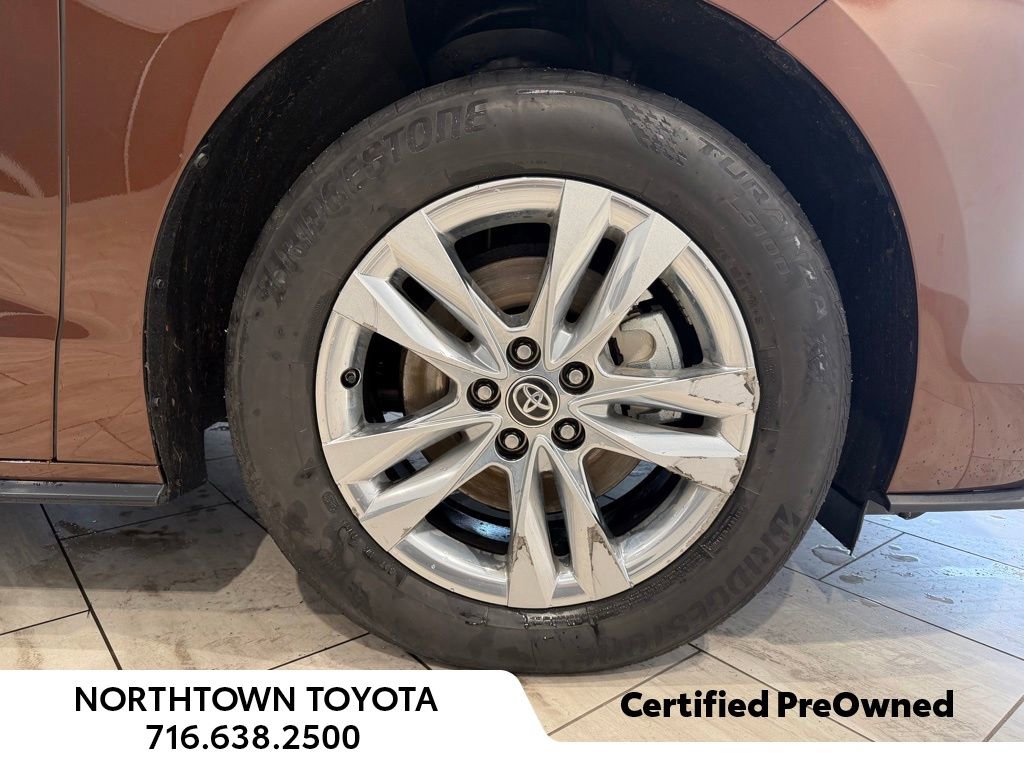 Used 2024 Toyota Sienna Limited AWD/4WD image 9