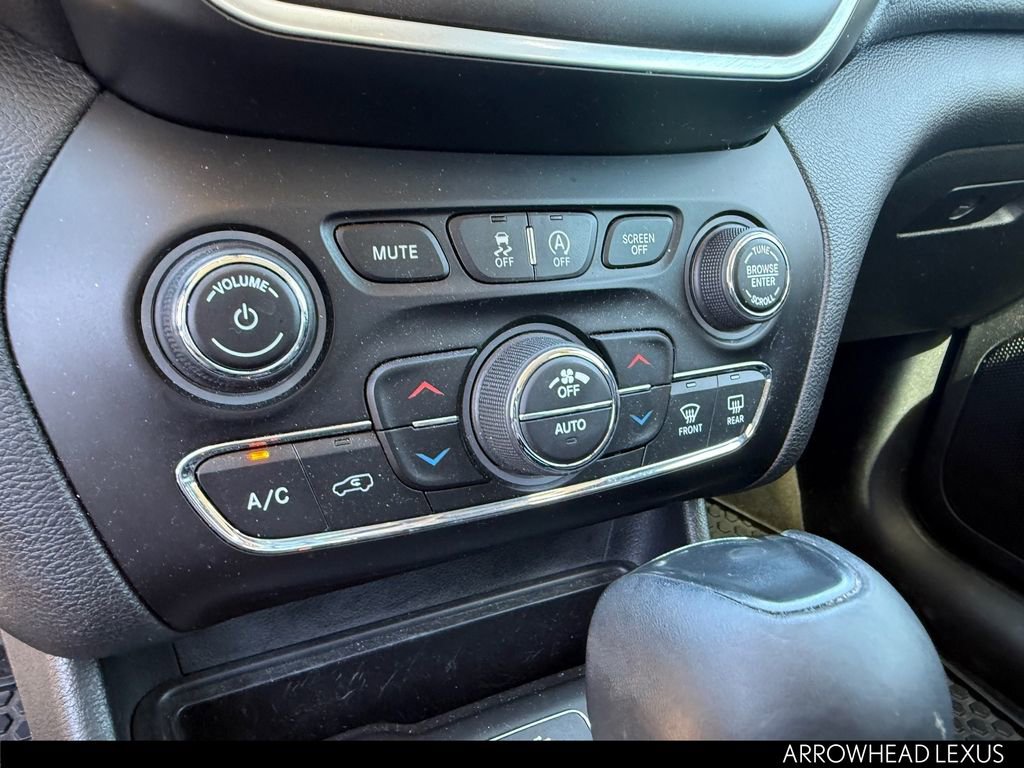 Used 2019 Jeep Cherokee Trailhawk w/ Comfort/Convenience Group image 19