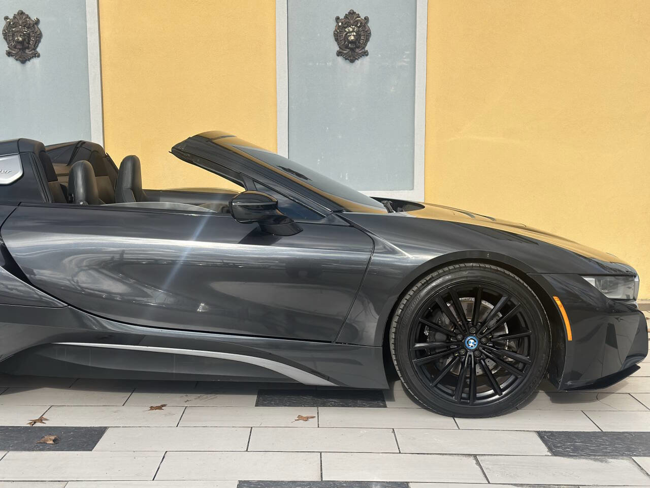 Used 2019 BMW i8 Roadster AWD/4WD image 18