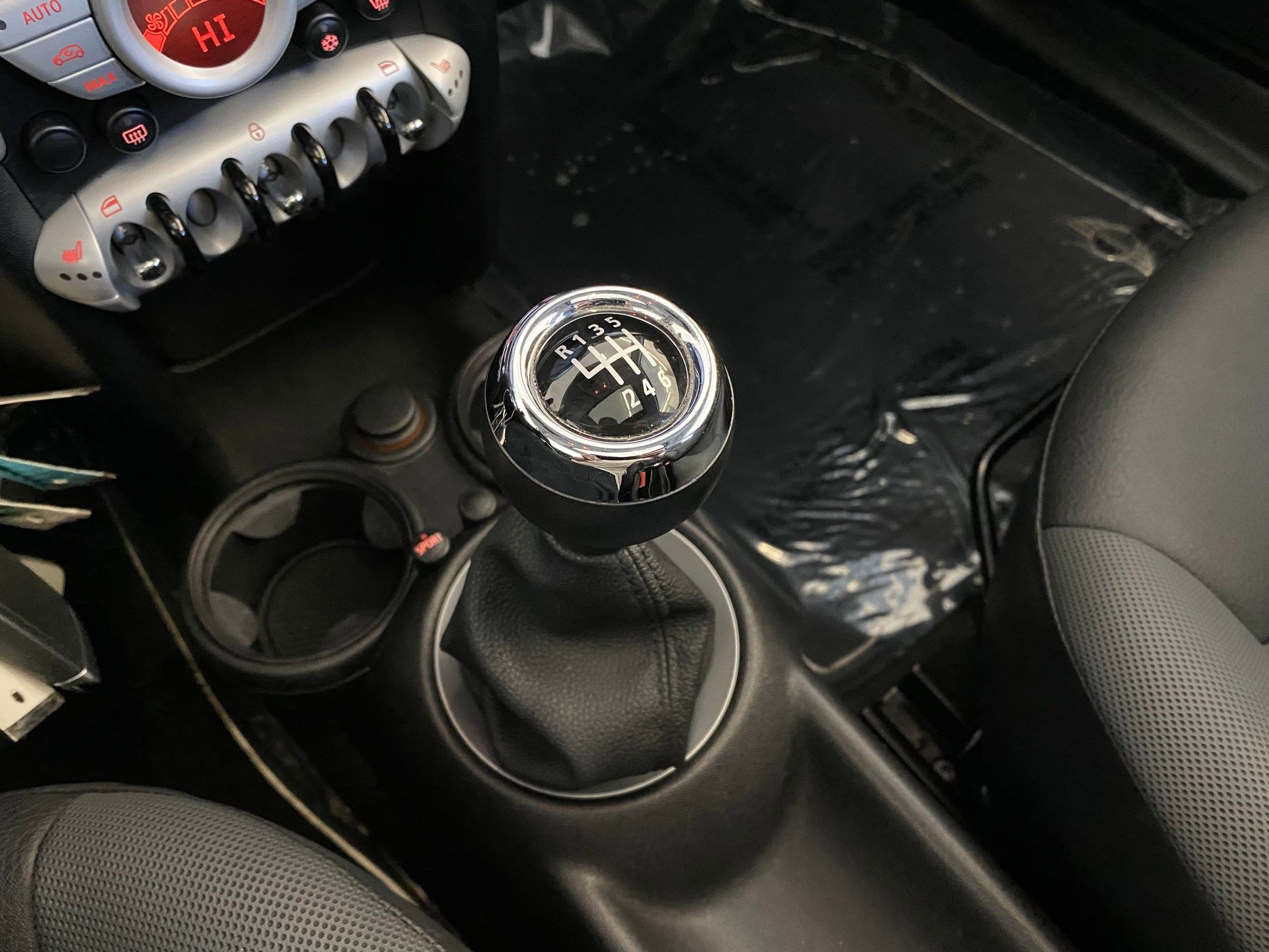 Used 2010 MINI Cooper Hardtop image 15