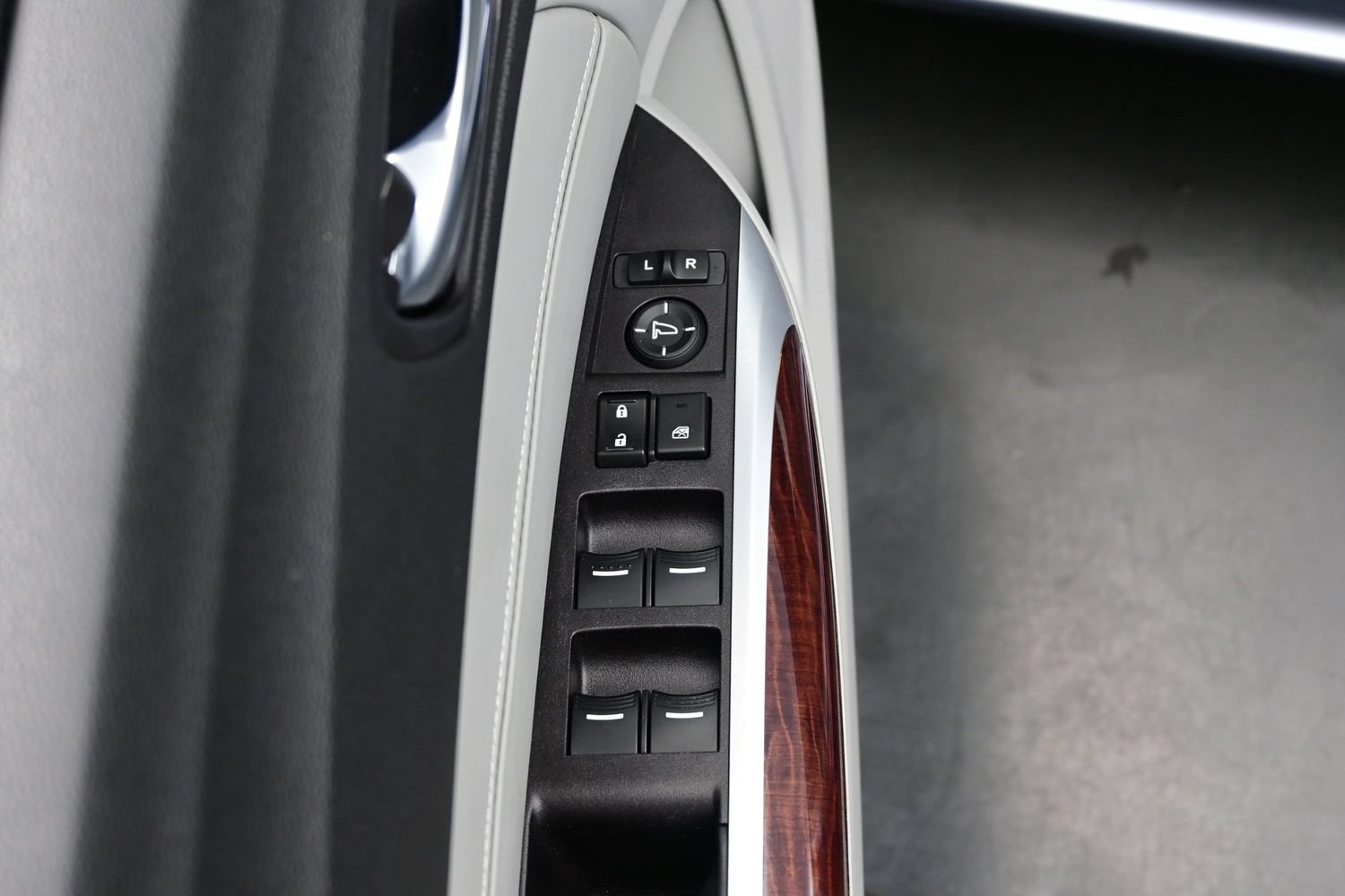 Used 2015 Acura TLX w/ Technology Package FWD image 10