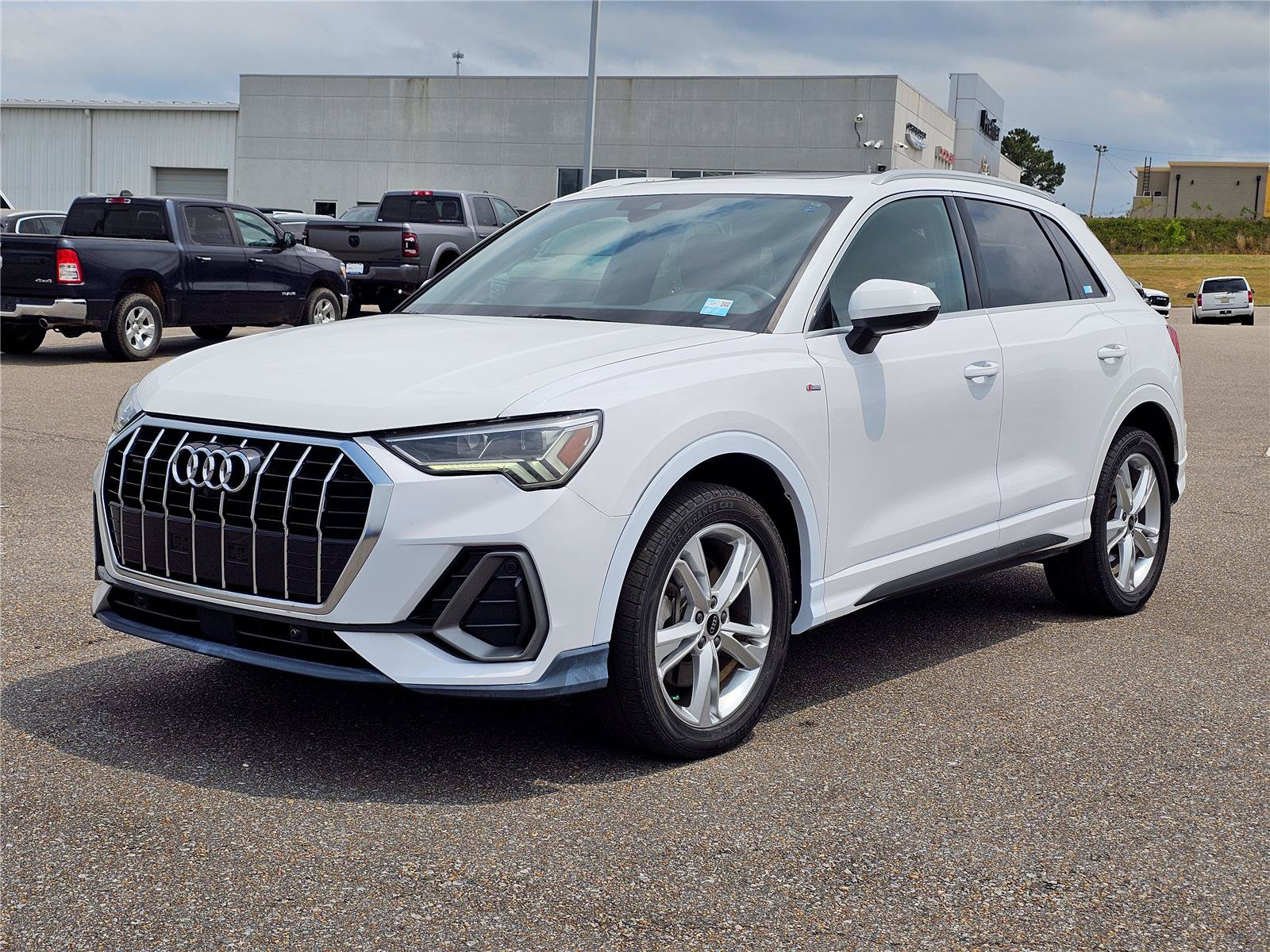 Used 2024 Audi Q3 2.0T Premium Plus
