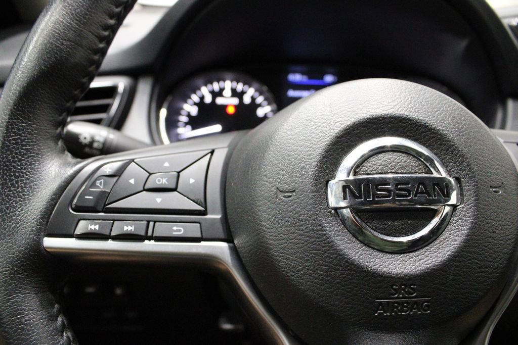 Used 2020 Nissan Rogue SV image 24