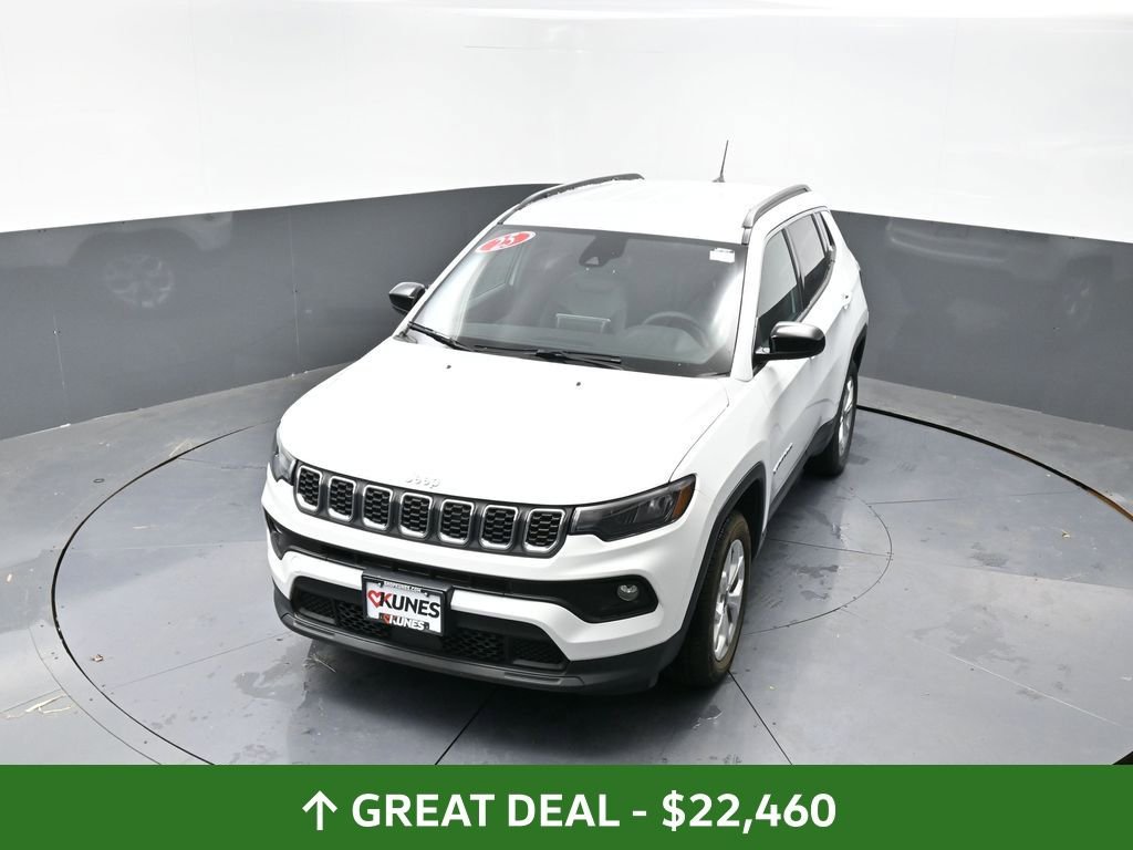 Used 2025 Jeep Compass Latitude image 19
