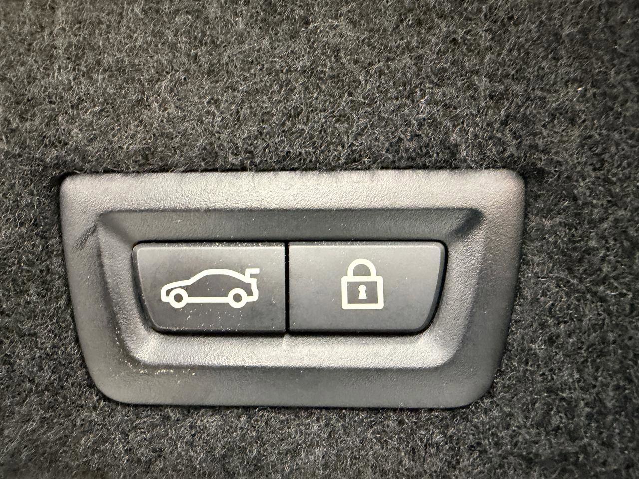 Used 2019 BMW 740i w/ M Sport Package RWD image 29
