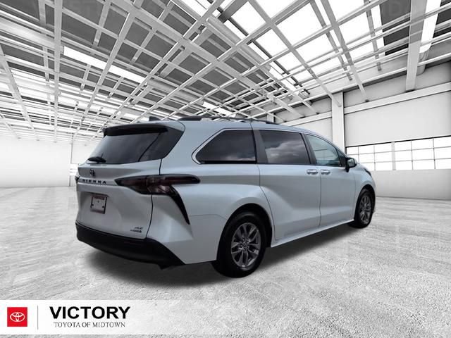 Certified 2023 Toyota Sienna XLE FWD image 3