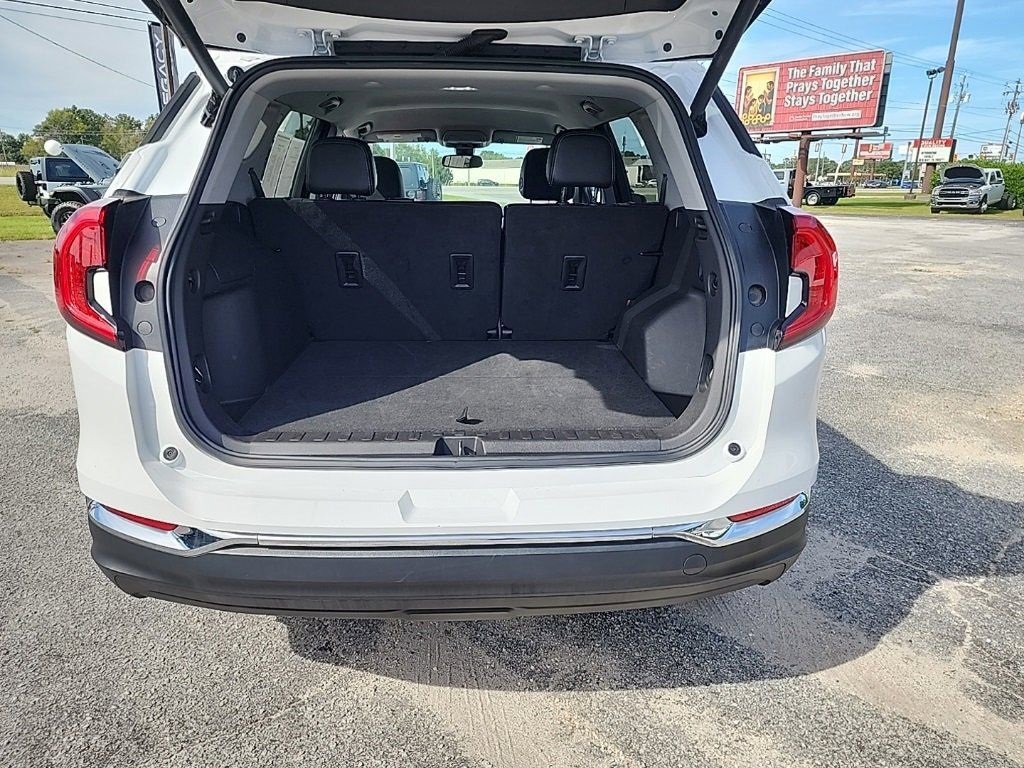 Used 2023 GMC Terrain SLT image 10