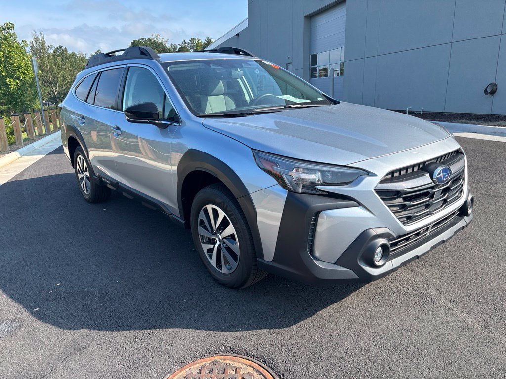 Used 2024 Subaru Outback Premium AWD/4WD image 3