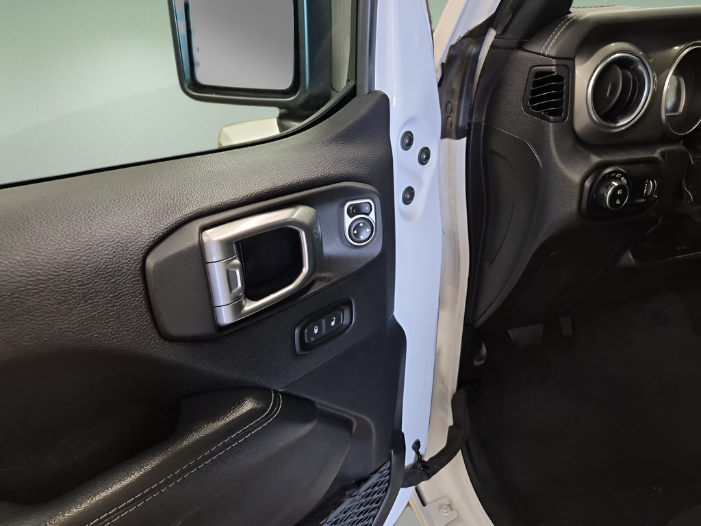 Used 2023 Jeep Gladiator Overland AWD/4WD image 8
