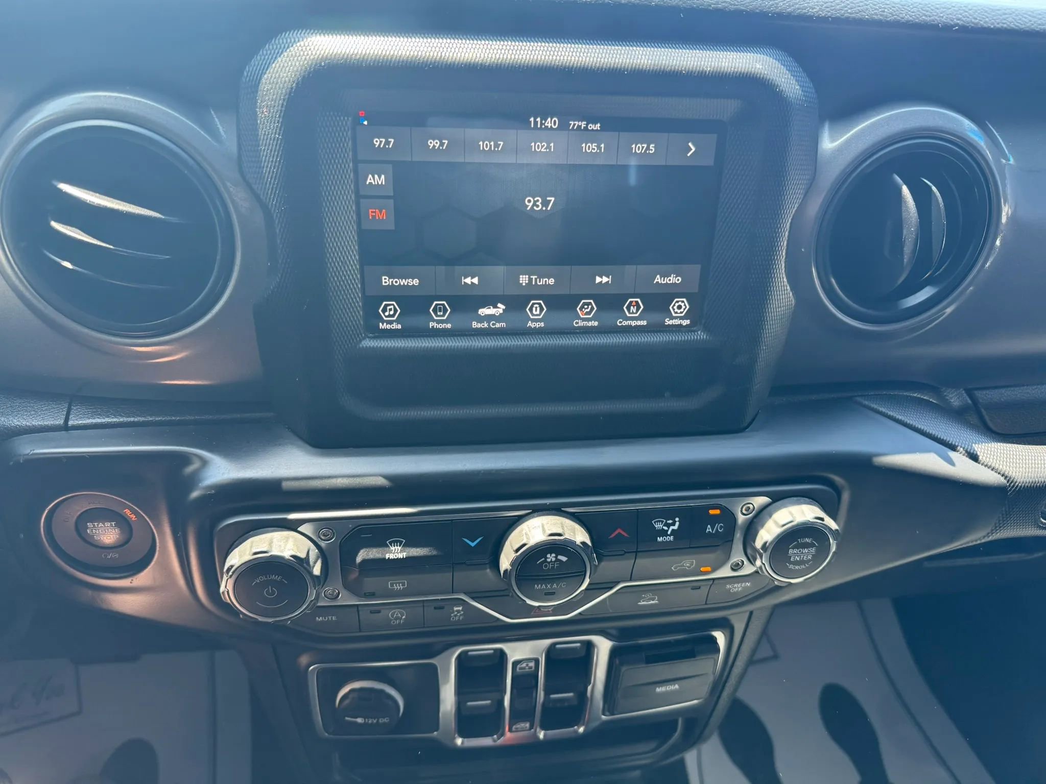 Used 2023 Jeep Gladiator Sport AWD/4WD image 7