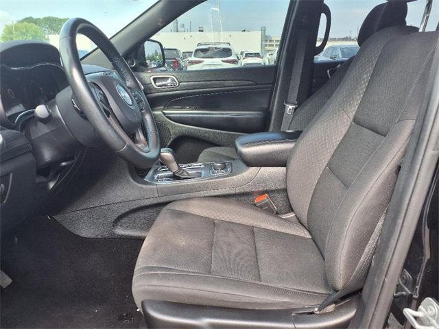 Used 2019 Jeep Grand Cherokee Laredo image 13