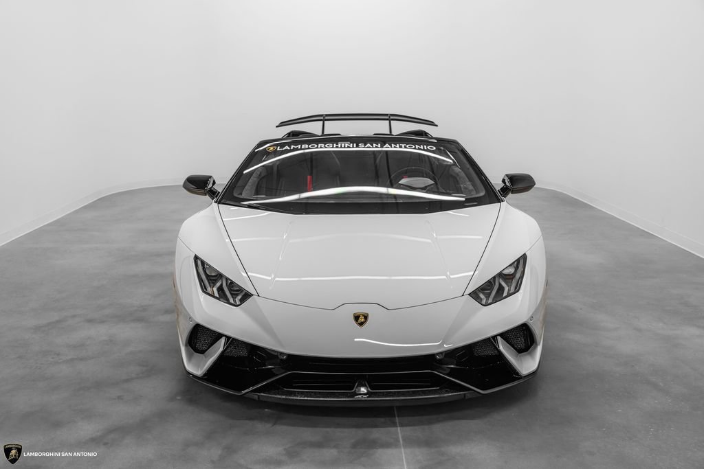 Used 2019 Lamborghini Huracan Performante AWD/4WD image 12