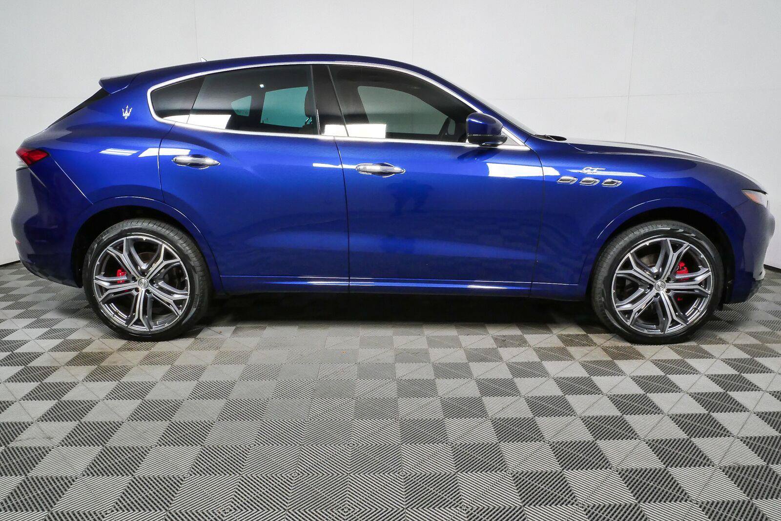 Used 2023 Maserati Levante GT AWD/4WD image 23
