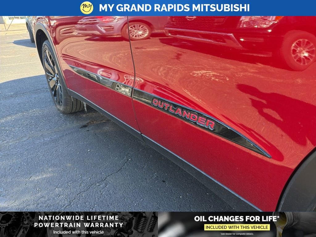 New 2025 Mitsubishi Outlander SE image 25