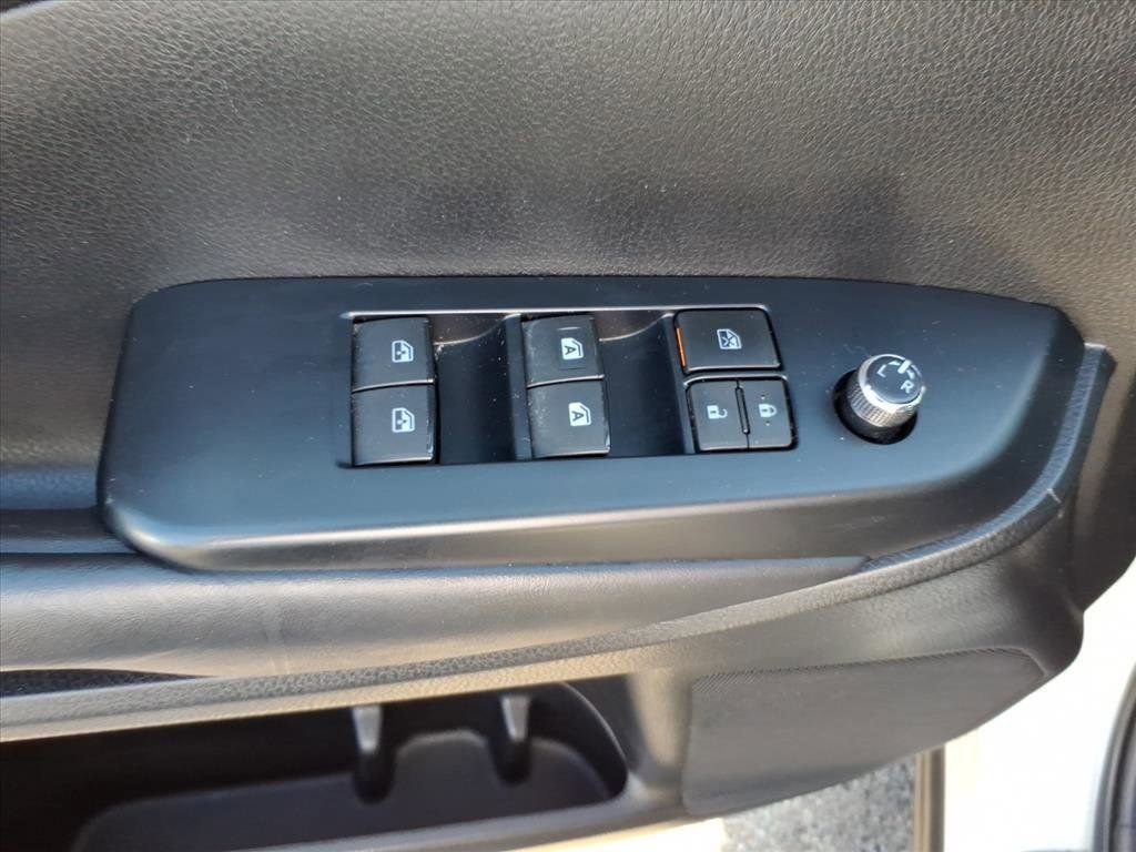 Used 2019 Toyota Highlander SE w/ Nightshade Edition image 23