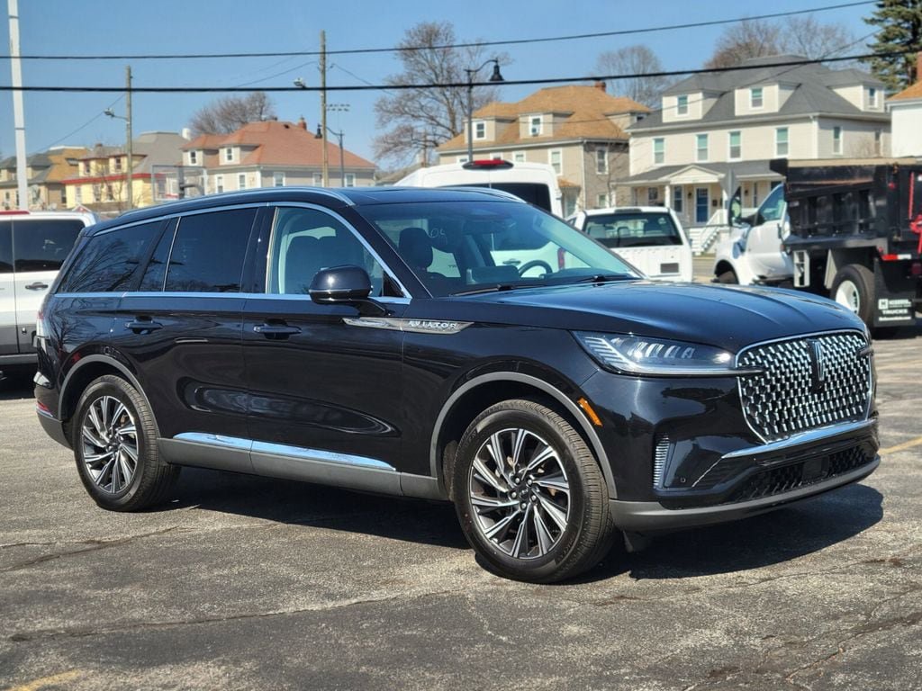 Used 2025 Lincoln Aviator AWD image 8
