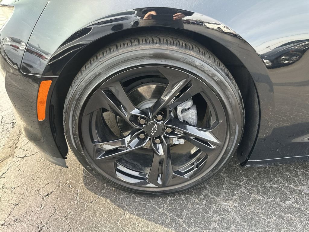 Used 2024 Chevrolet Camaro LT w/ Technology Package RWD image 10