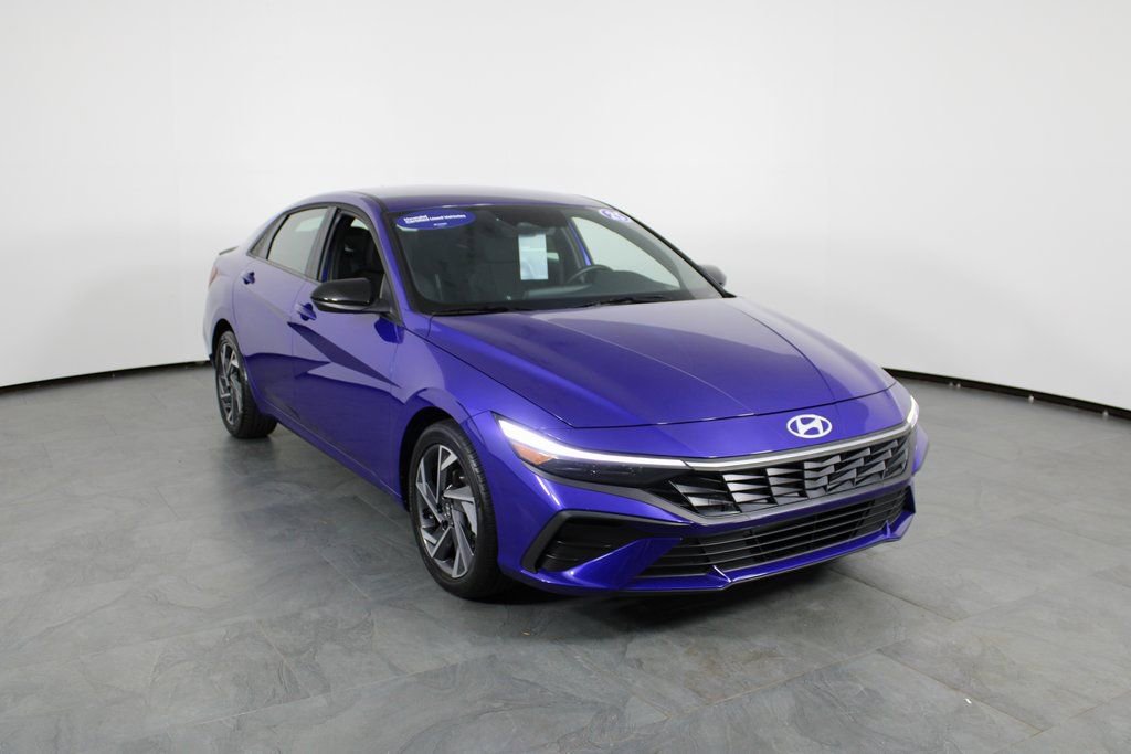 Certified 2025 Hyundai Elantra Sport image 13