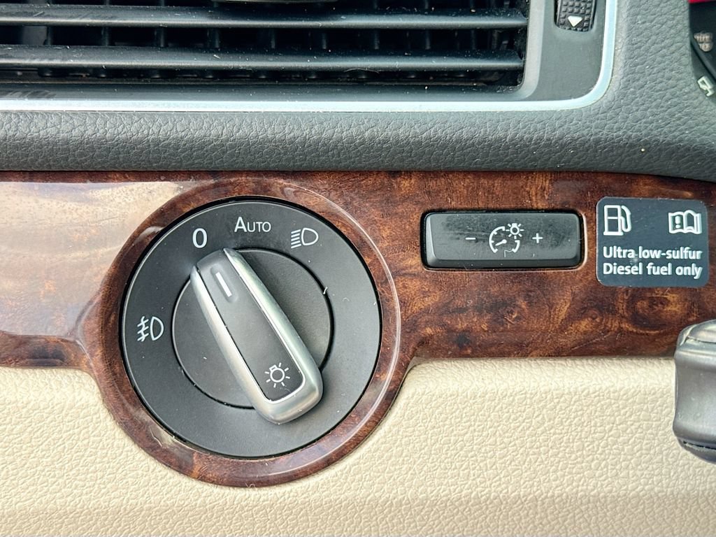 Used 2012 Volkswagen Passat TDI SEL Premium FWD image 10