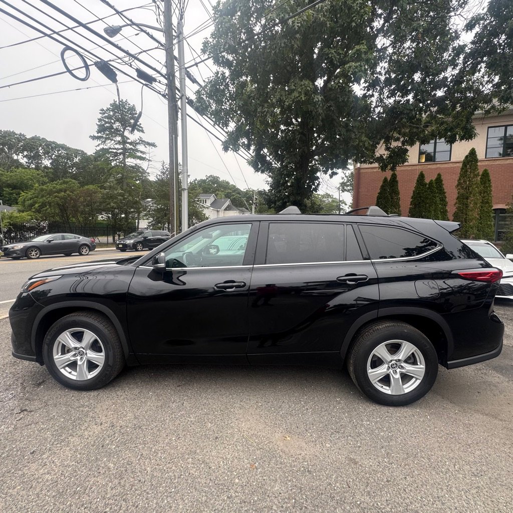 Used 2022 Toyota Highlander L image 3