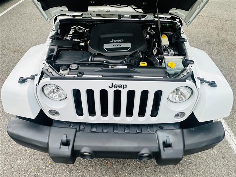 Used 2015 Jeep Wrangler Unlimited Sahara AWD/4WD image 4