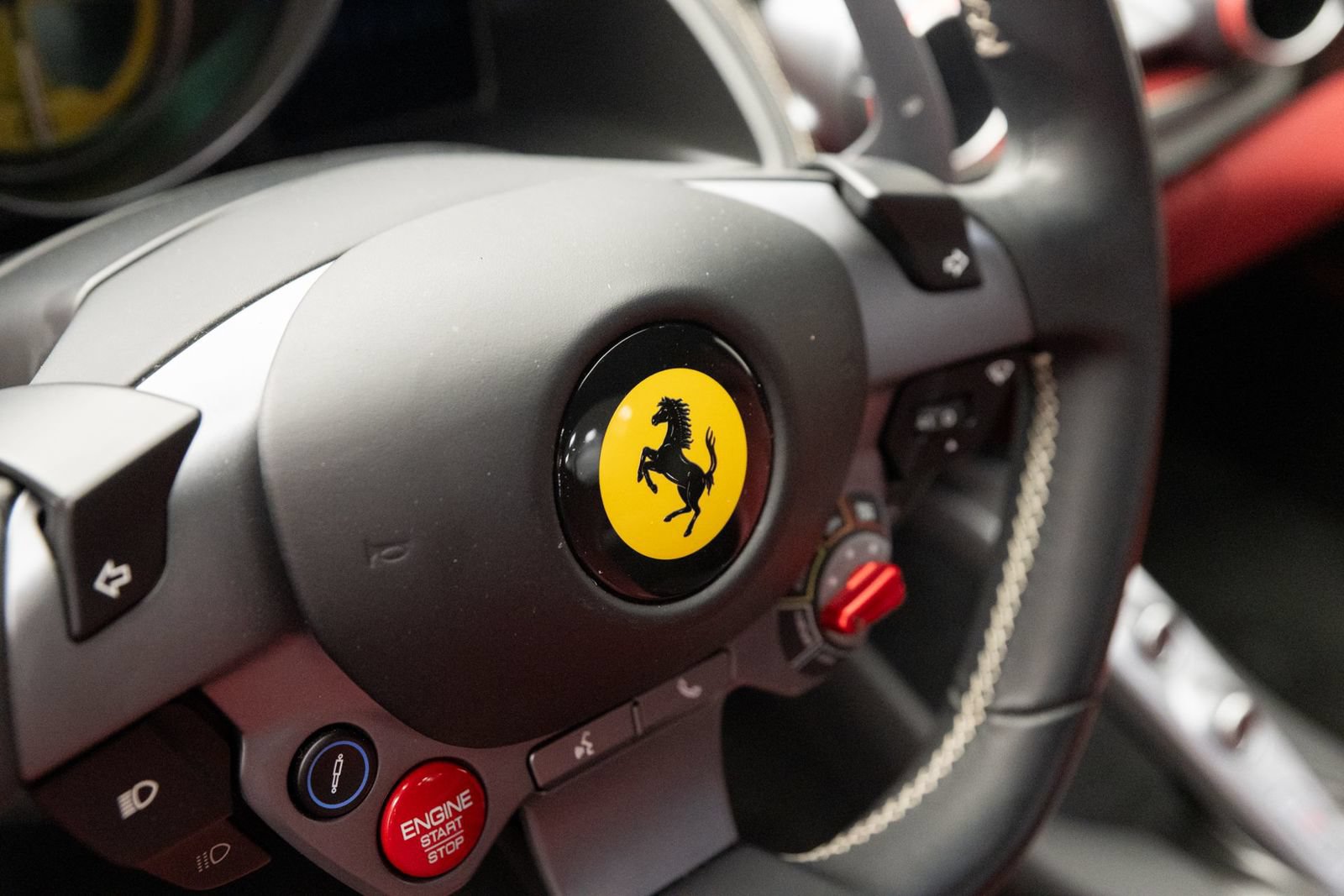 Used 2020 Ferrari 812 Superfast RWD image 10