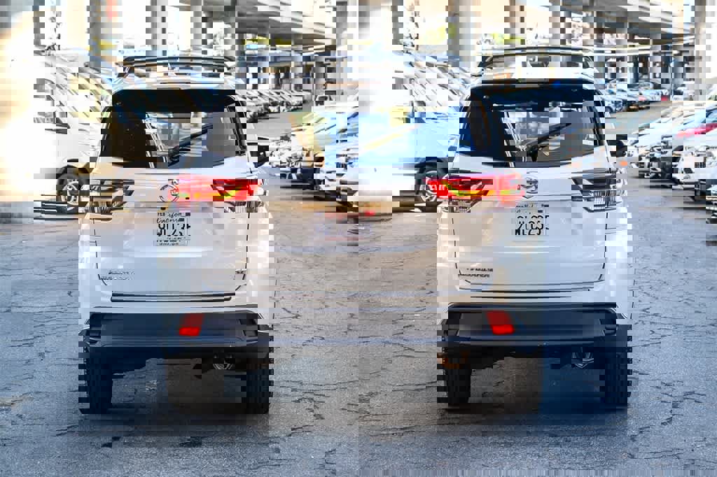 Used 2017 Toyota Highlander SE image 5