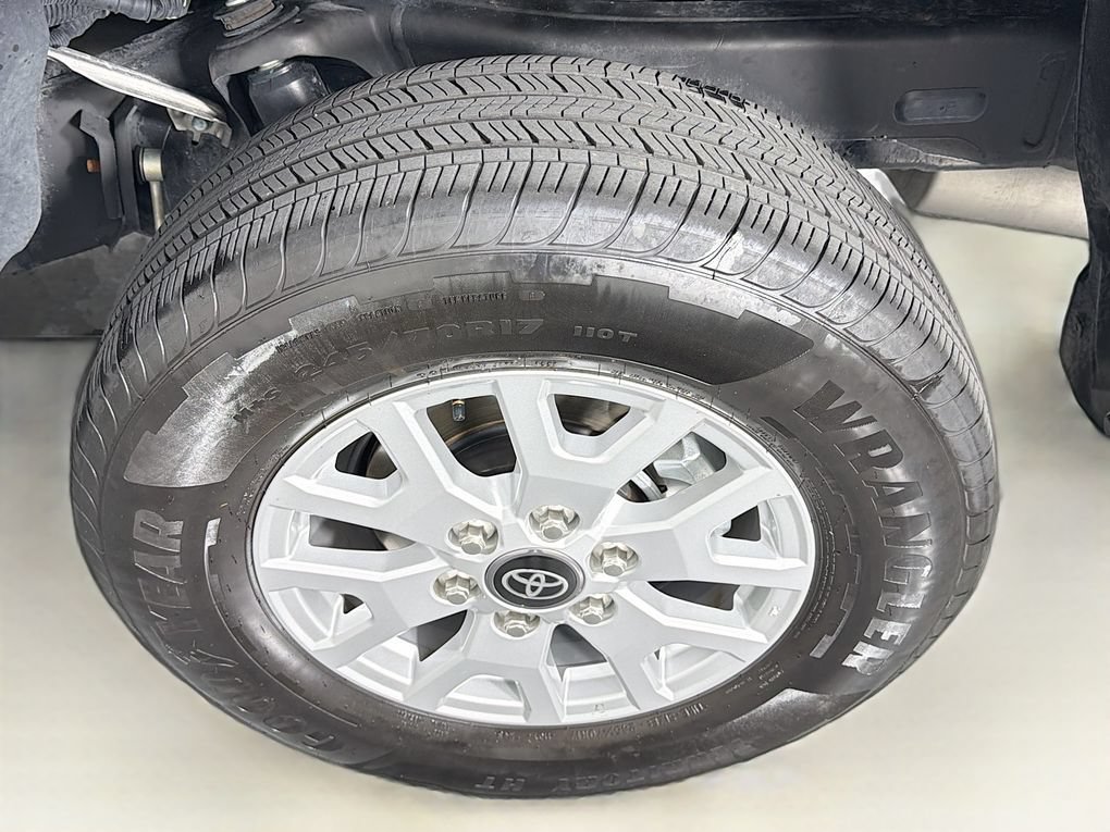 Used 2025 Toyota Tacoma SR5 AWD/4WD image 32