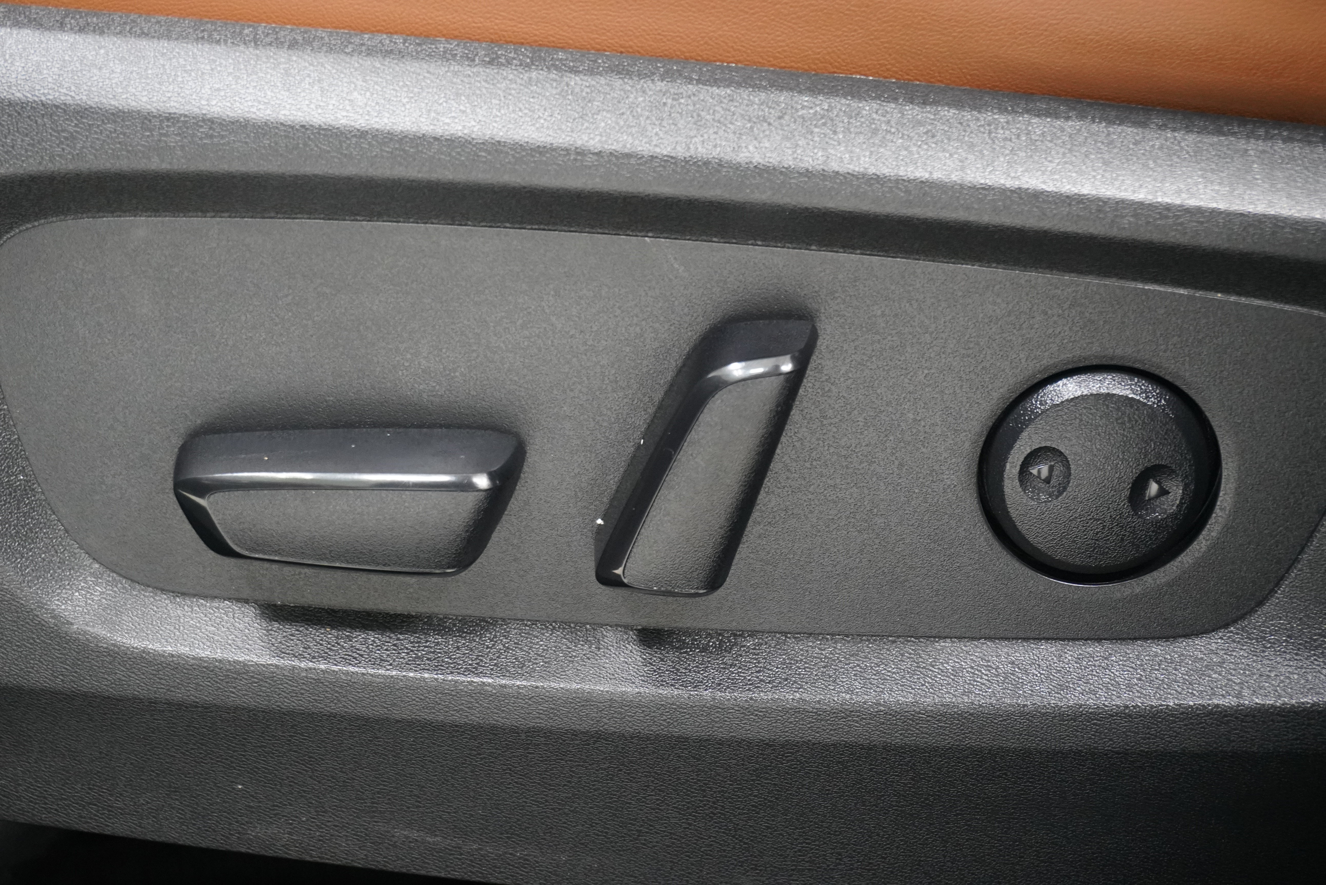 Used 2023 Nissan Pathfinder Platinum FWD image 17