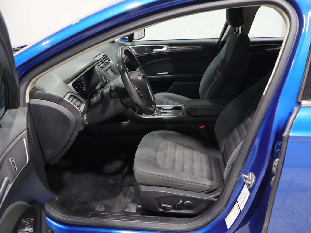 Used 2017 Ford Fusion SE FWD image 9