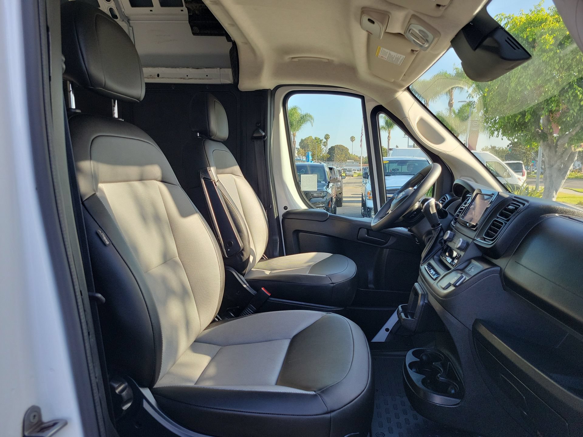 Used 2025 RAM ProMaster 3500 w/ Convenience Group FWD image 21