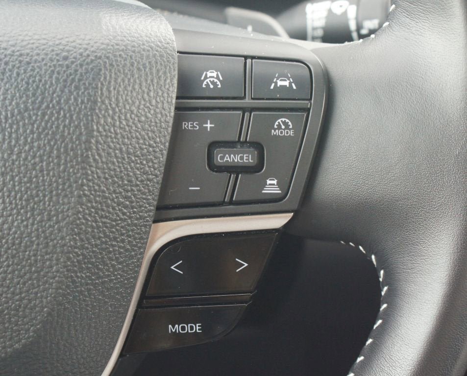 Used 2025 Toyota Camry SE FWD image 10