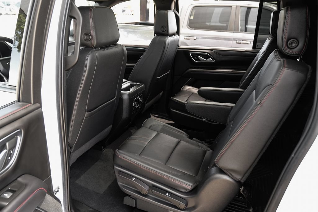Used 2022 Chevrolet Suburban RST w/ Luxury Package RWD image 41