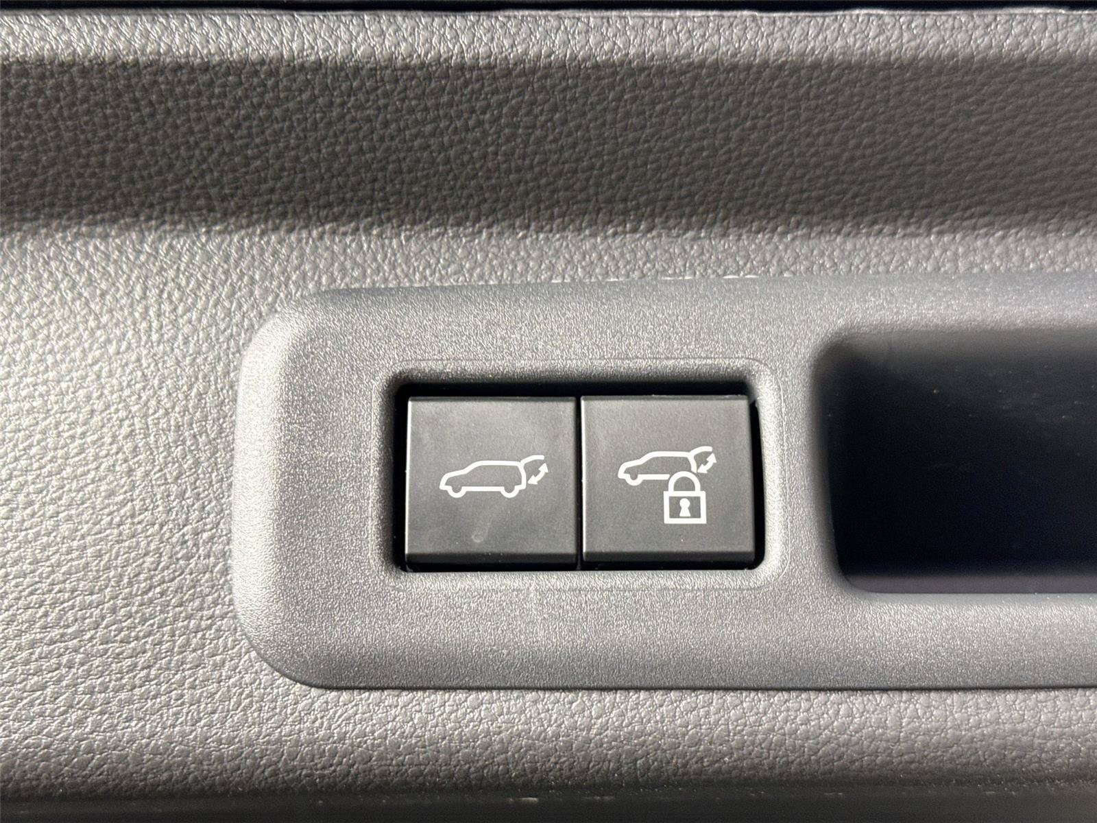 Certified 2025 Toyota Sequoia Platinum AWD/4WD image 45