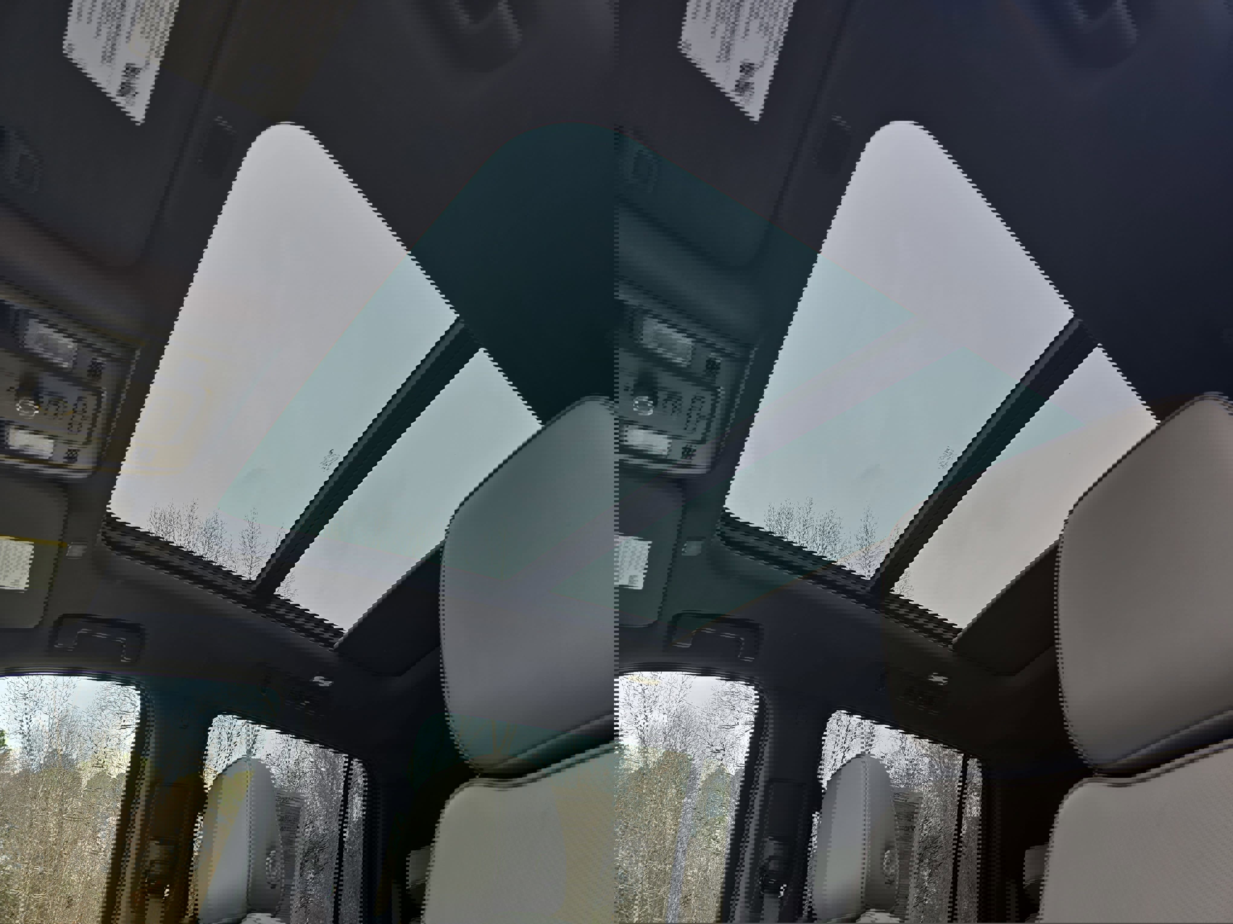 Used 2023 GMC Yukon XL SLT image 32