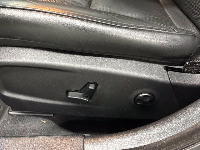 Used 2018 Chrysler 300 Limited AWD/4WD image 12