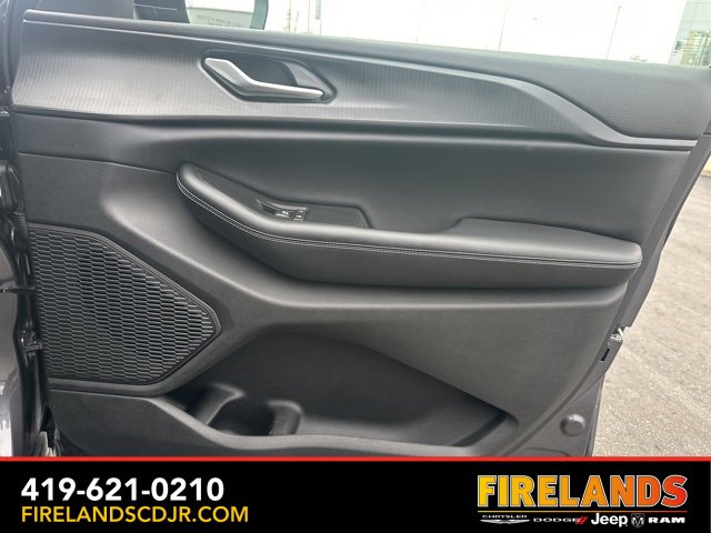 Used 2024 Jeep Grand Cherokee Altitude image 17