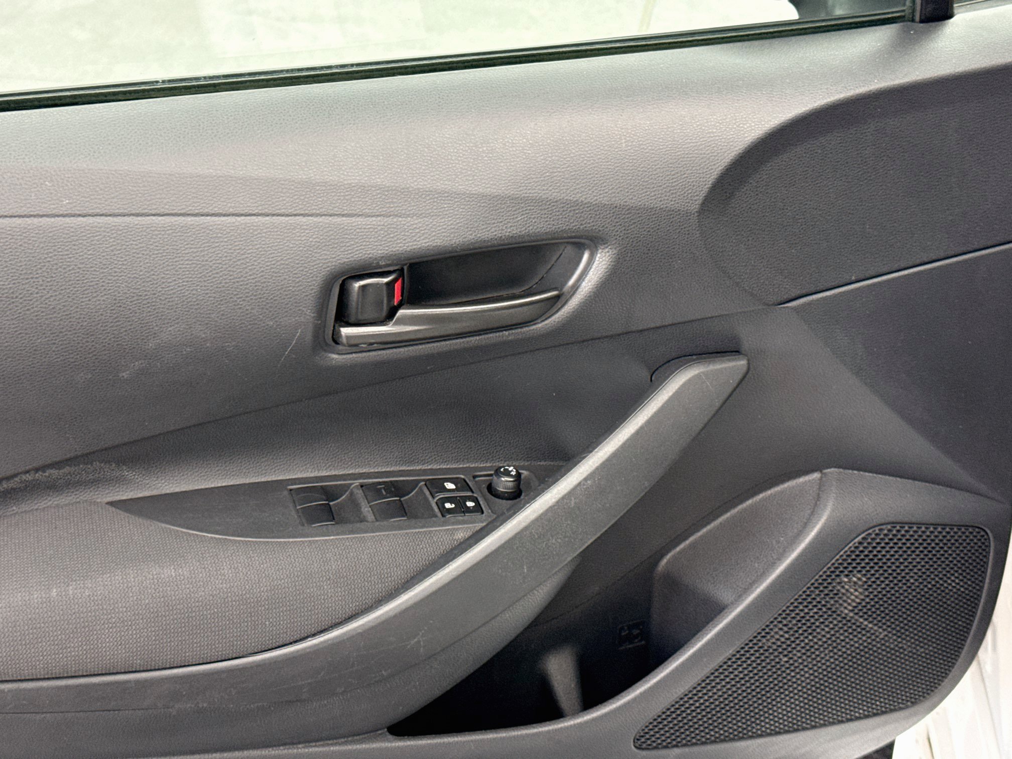 Used 2025 Toyota Corolla LE FWD image 15