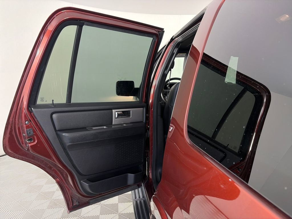 Used 2017 Ford Expedition XLT w/ Equipment Group 202A AWD/4WD image 12