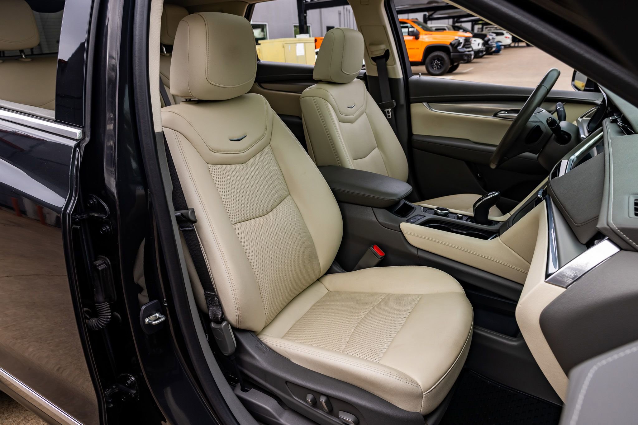 Used 2020 Cadillac XT5 Premium Luxury w/ LPO, Floor Liner Package image 26