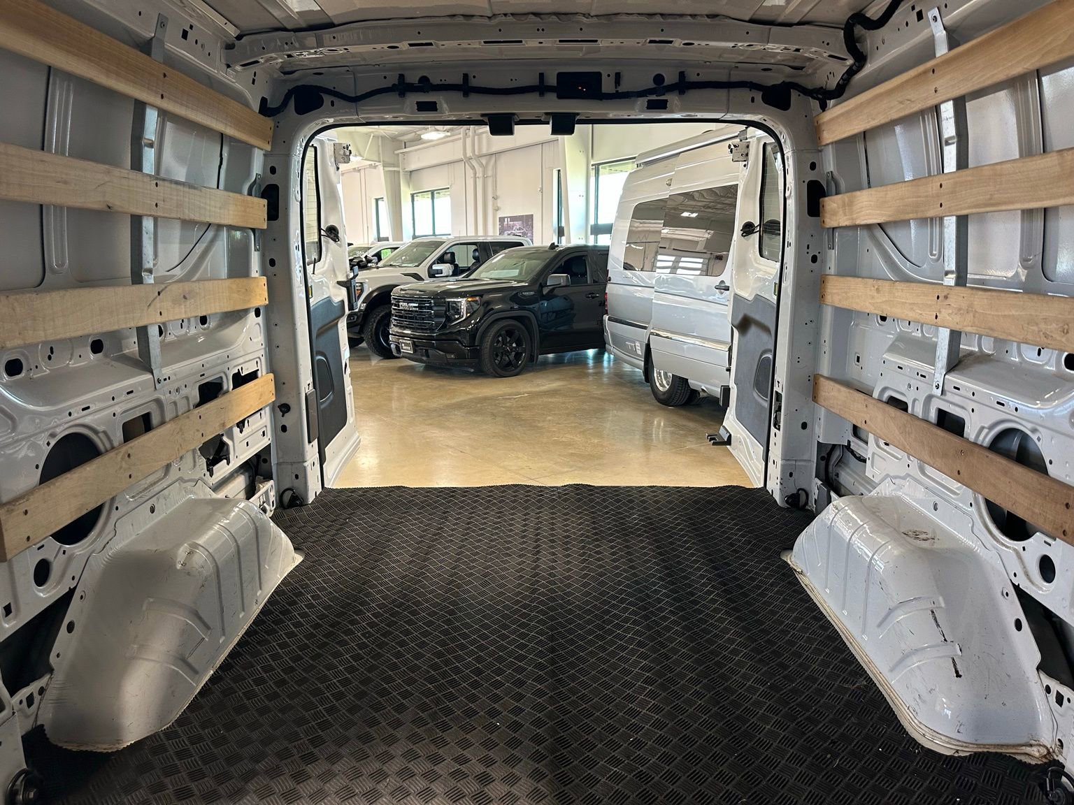 Used 2024 Ford Transit 250 Low Roof w/ Exterior Upgrade Package image 30