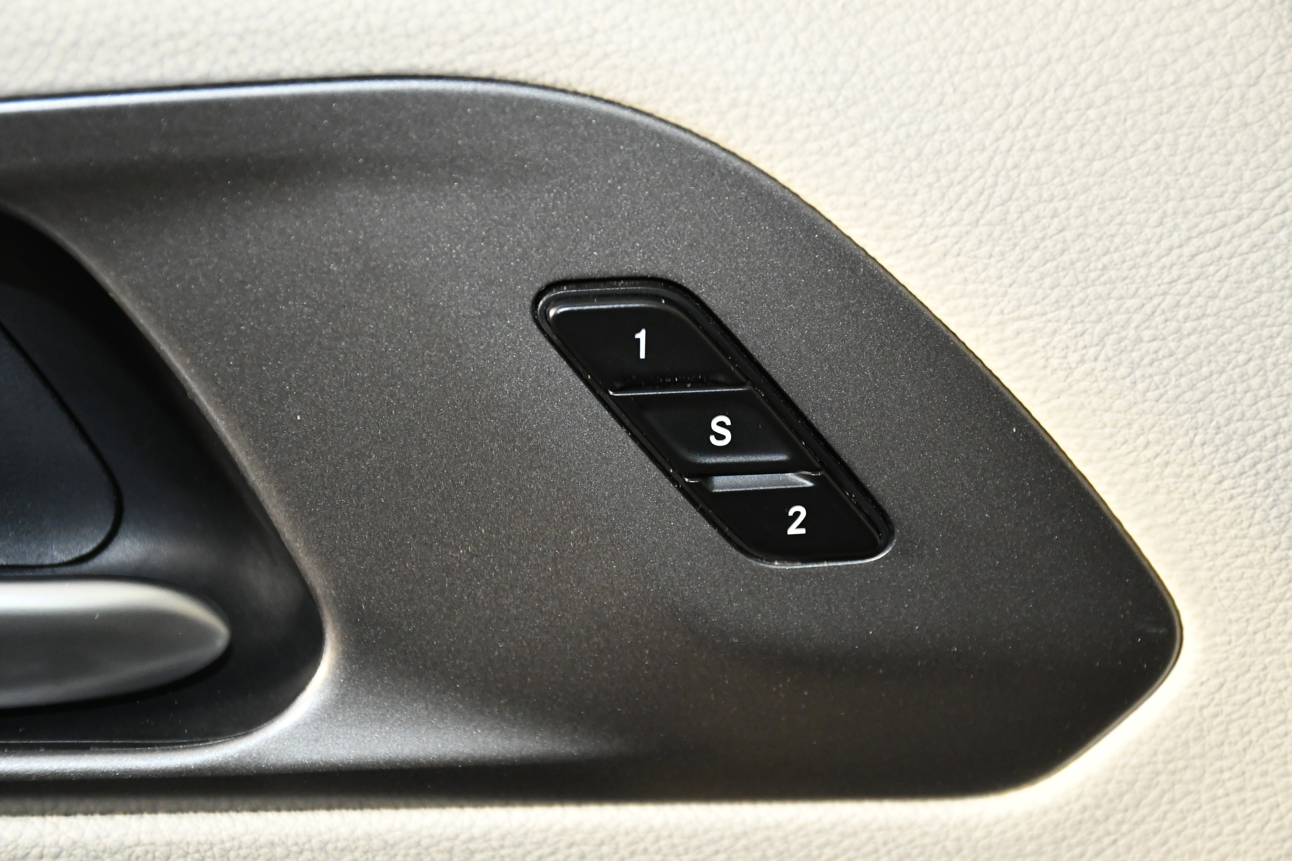 Used 2024 Chrysler Pacifica Touring-L image 34