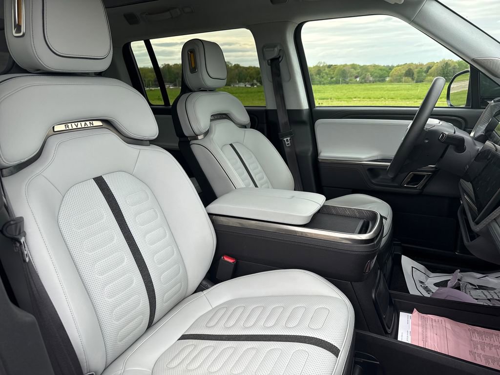 Used 2023 Rivian R1S Adventure AWD/4WD image 15