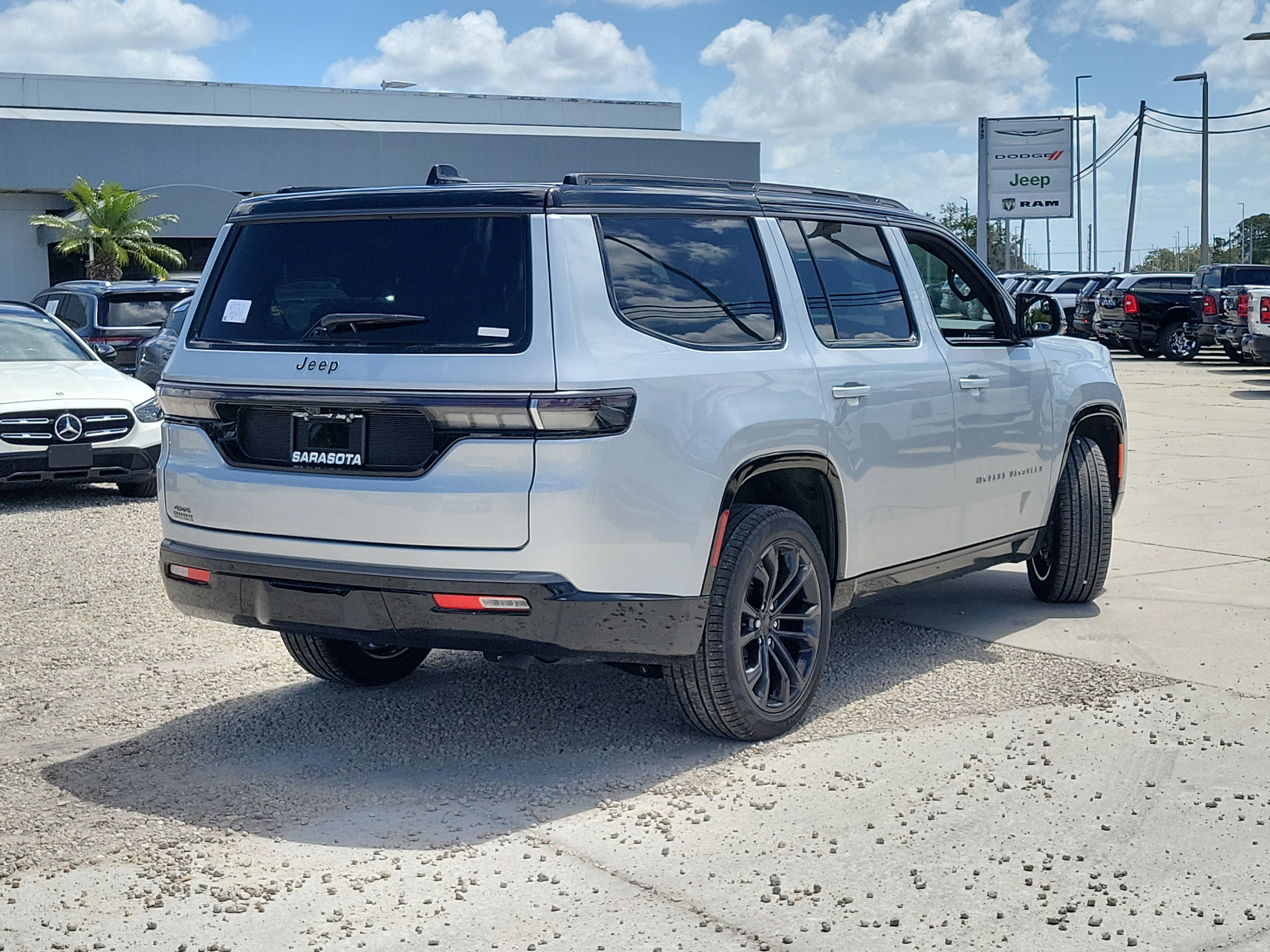 New 2026 Jeep Grand Wagoneer Summit image 6