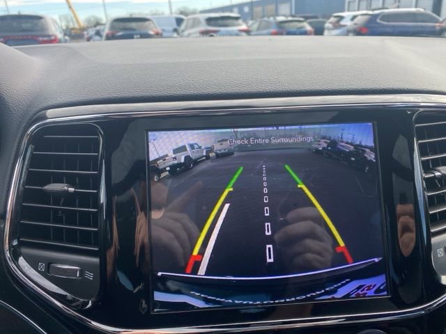 Used 2020 Jeep Grand Cherokee Limited w/ Luxury Group II image 18