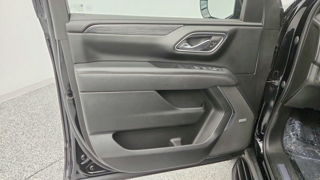 Used 2022 GMC Yukon XL SLT w/ SLT Premium Package image 10