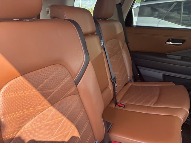 Used 2023 Nissan Pathfinder Platinum w/ Cargo Package AWD/4WD image 15